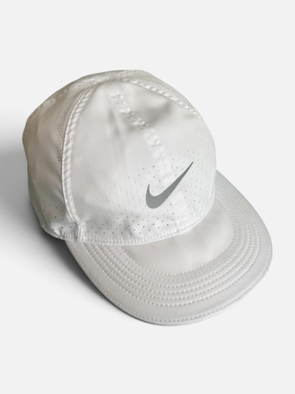 Nike Dri-FIT AeroBill Featherlight Performance Cap Women's Running Cap White